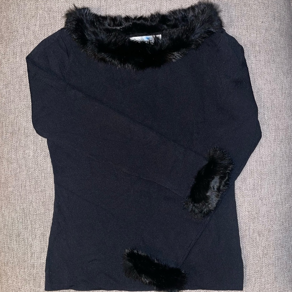 Long Sleeved Shirt w/ Faux Fur
